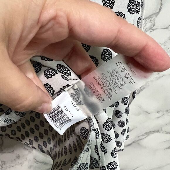 Vince Camuto Bell Sleeve Blouse Size XS - Picture 7 of 7